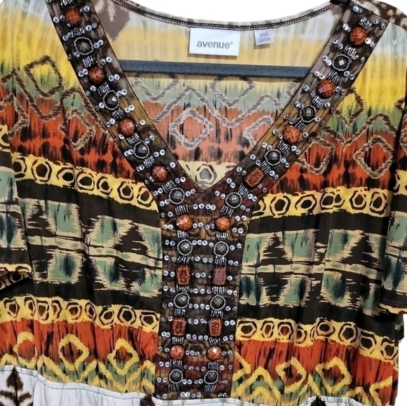 Avenue size 22/24 top. Bright colorful stone accents on front. V neck - Picture 3 of 12